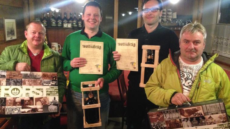 Von links: Robin Gamper, die beiden Sieger Philipp und David Coser, und Friedrich Rieper.